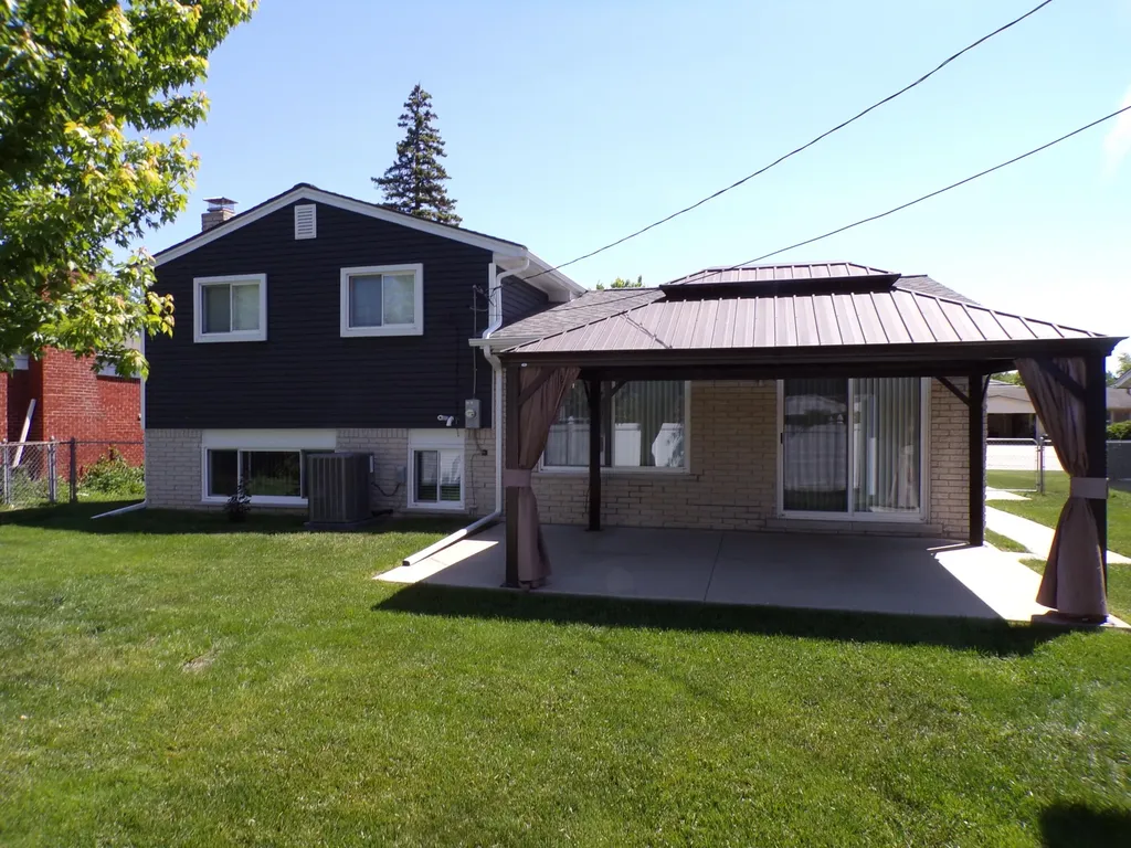 31541 Madison Avenue Madison Heights City MI 48071