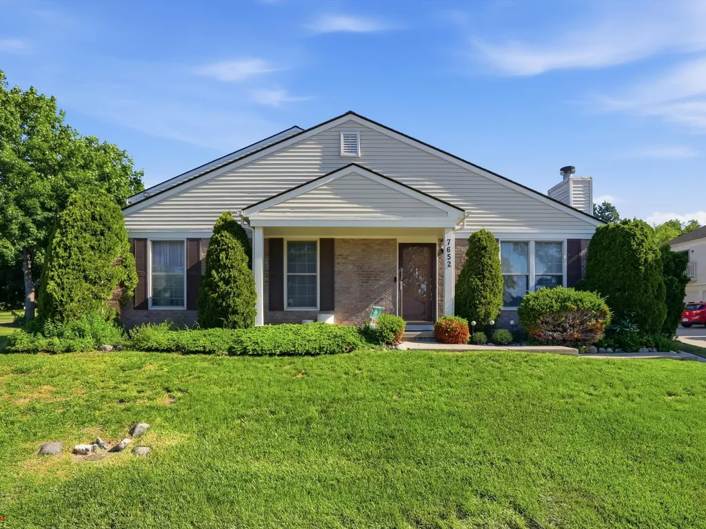 7652 Woodview Drive Waterford Charter Township MI 48327