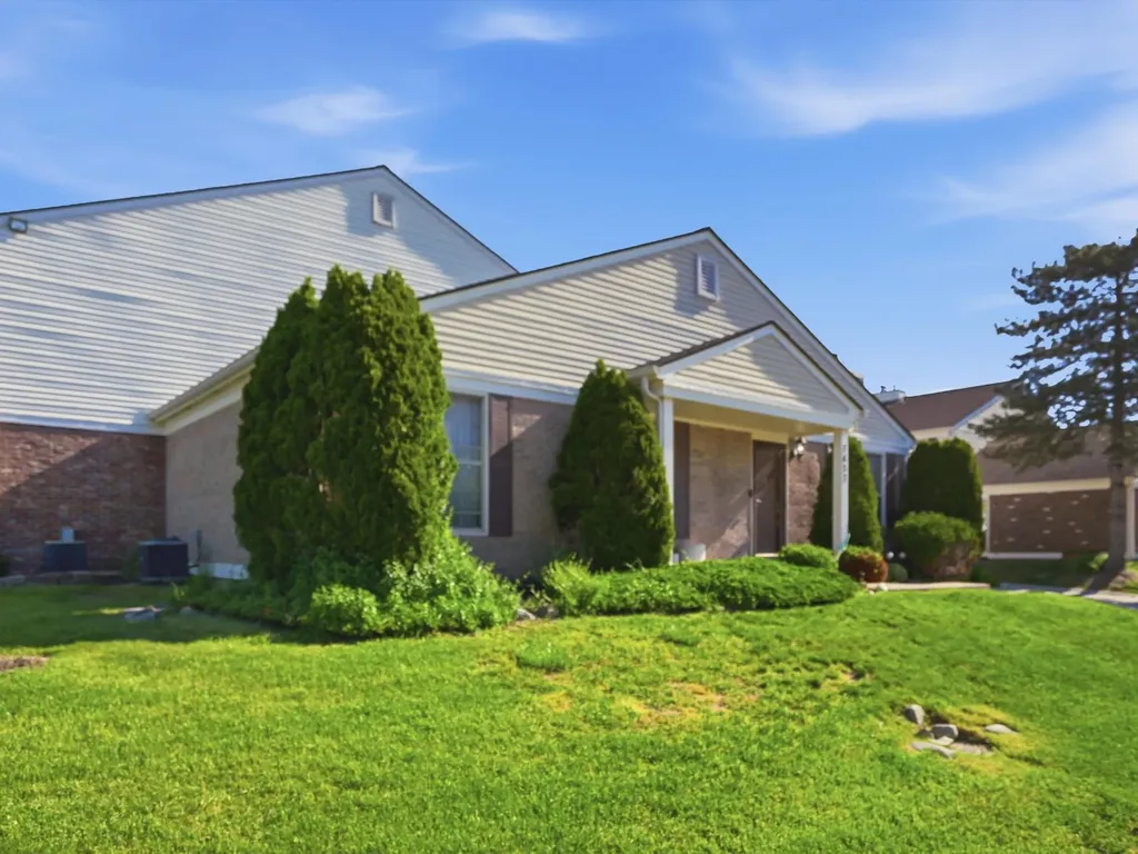 7652 Woodview Drive Waterford Charter Township MI 48327
