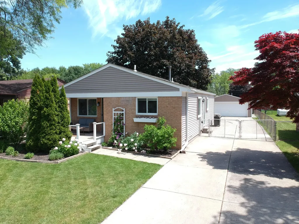 34354 Virgil Street Harrison Charter Township MI 48045