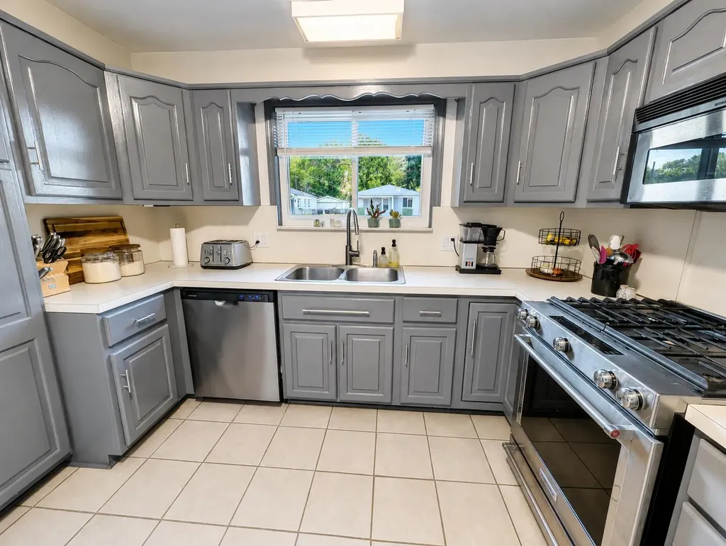 34354 Virgil Street Harrison Charter Township MI 48045