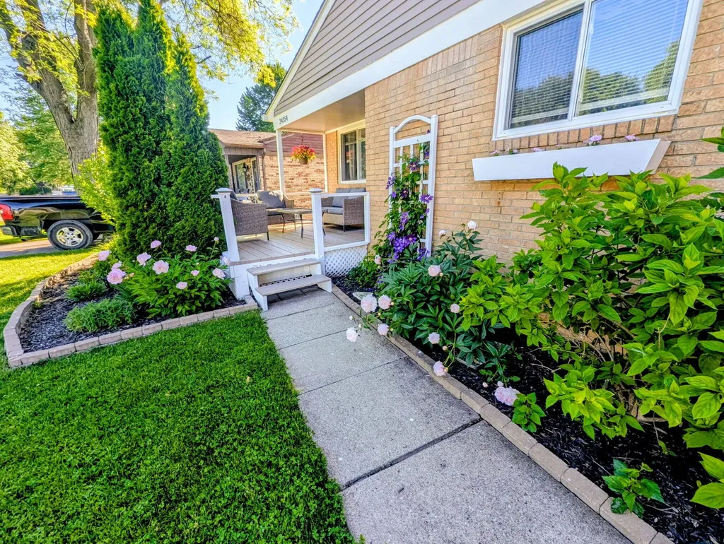 34354 Virgil Street Harrison Charter Township MI 48045