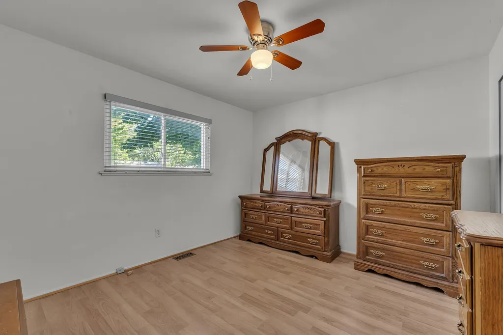 1243 Springer Street Westland City MI 48186