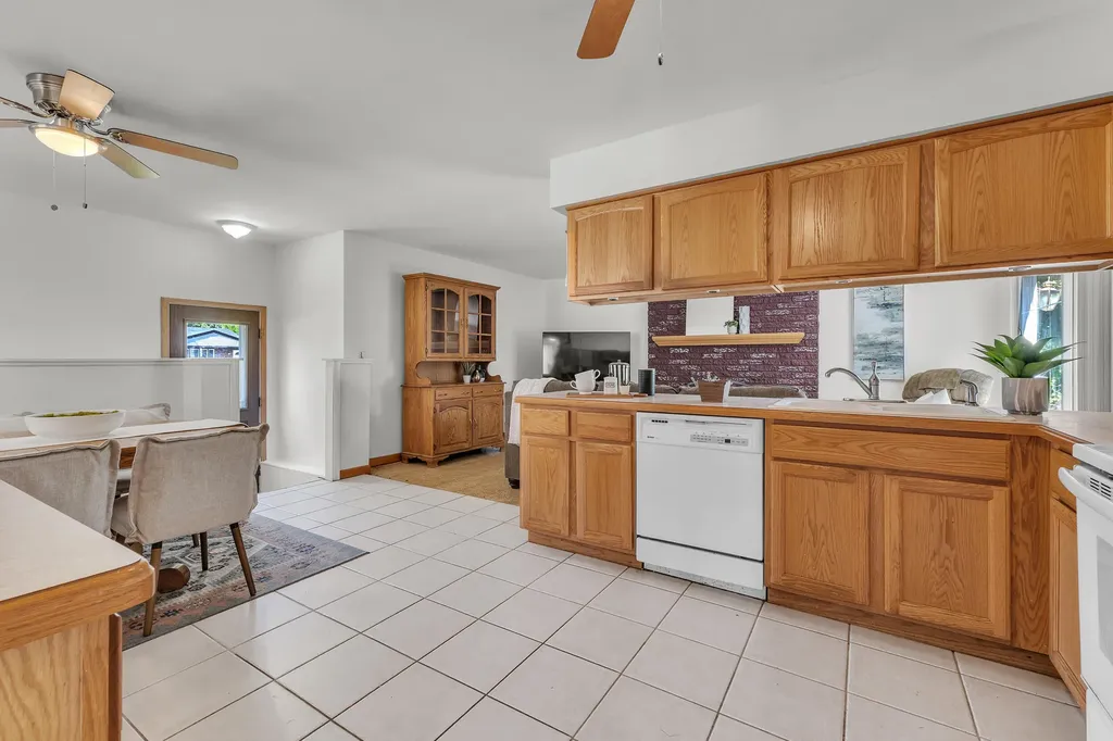1243 Springer Street Westland City MI 48186