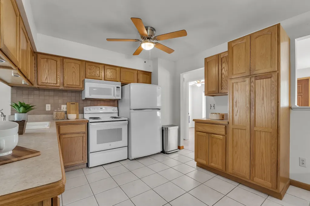 1243 Springer Street Westland City MI 48186