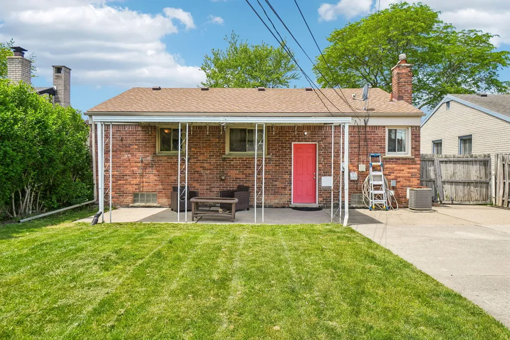 15071 Cameron Street Southgate City MI 48195