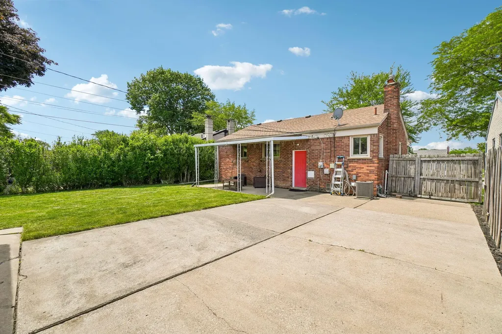 15071 Cameron Street Southgate City MI 48195