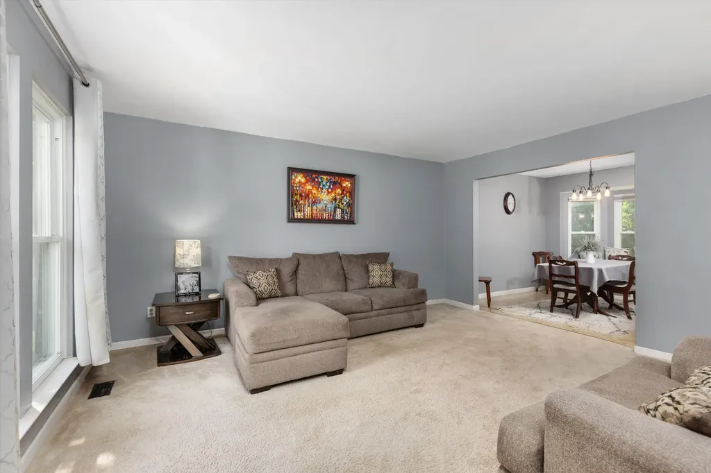 34180 Parkdale Street Livonia City MI 48150