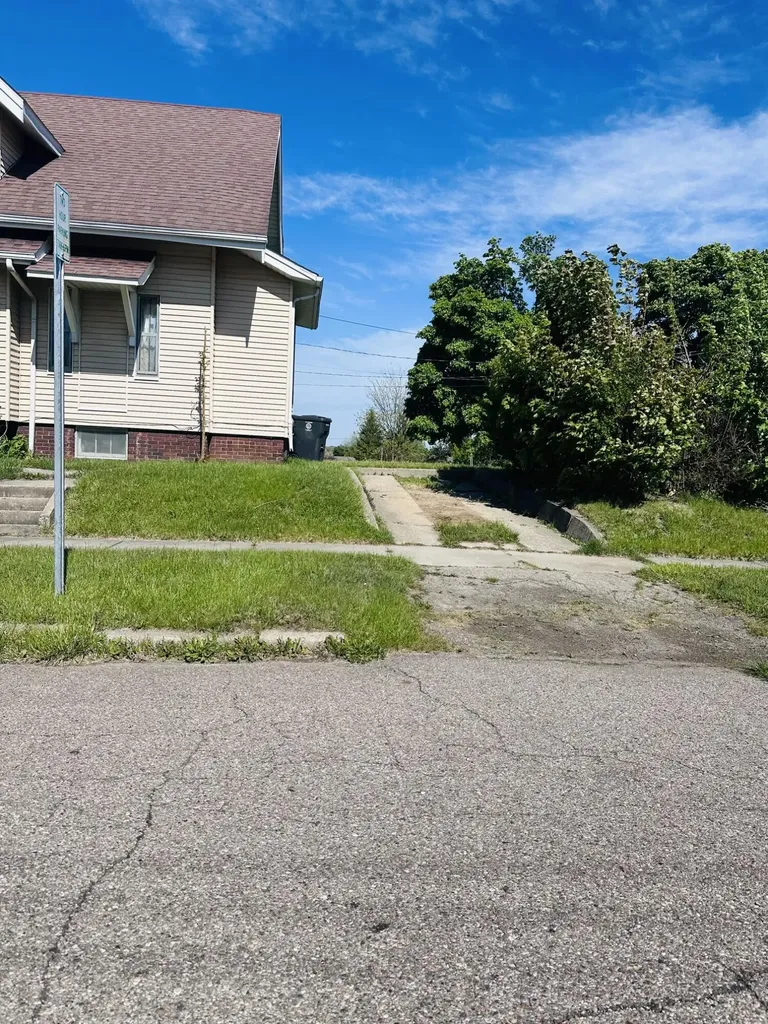 604 Page Street Genesee Charter Township MI 48505