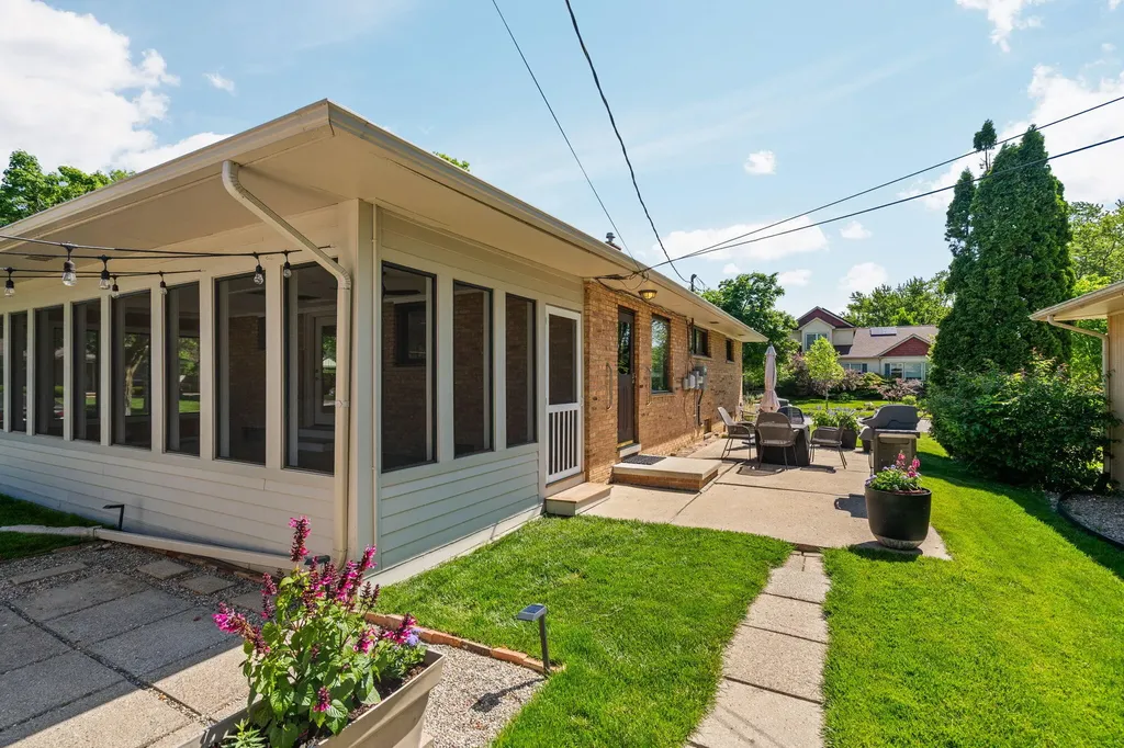1901 Weldon Boulevard Ann Arbor City MI 48103