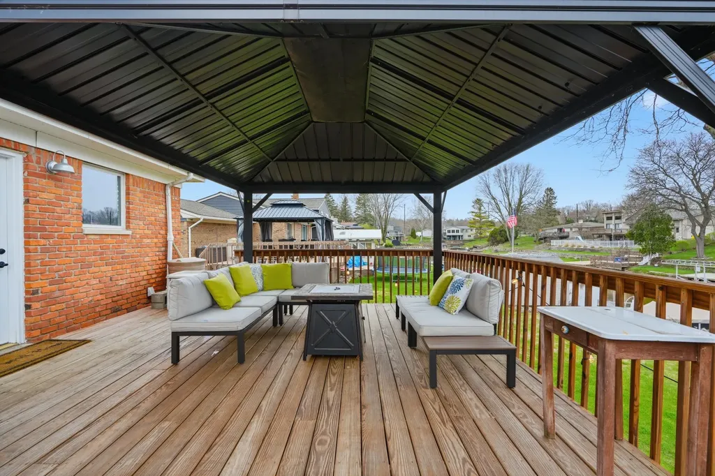 1888 Squaw Lagoon Drive Oxford Charter Township MI 48371