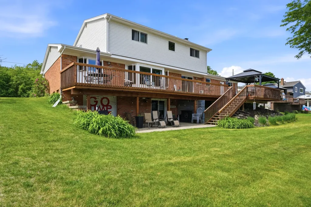 1888 Squaw Lagoon Drive Oxford Charter Township MI 48371