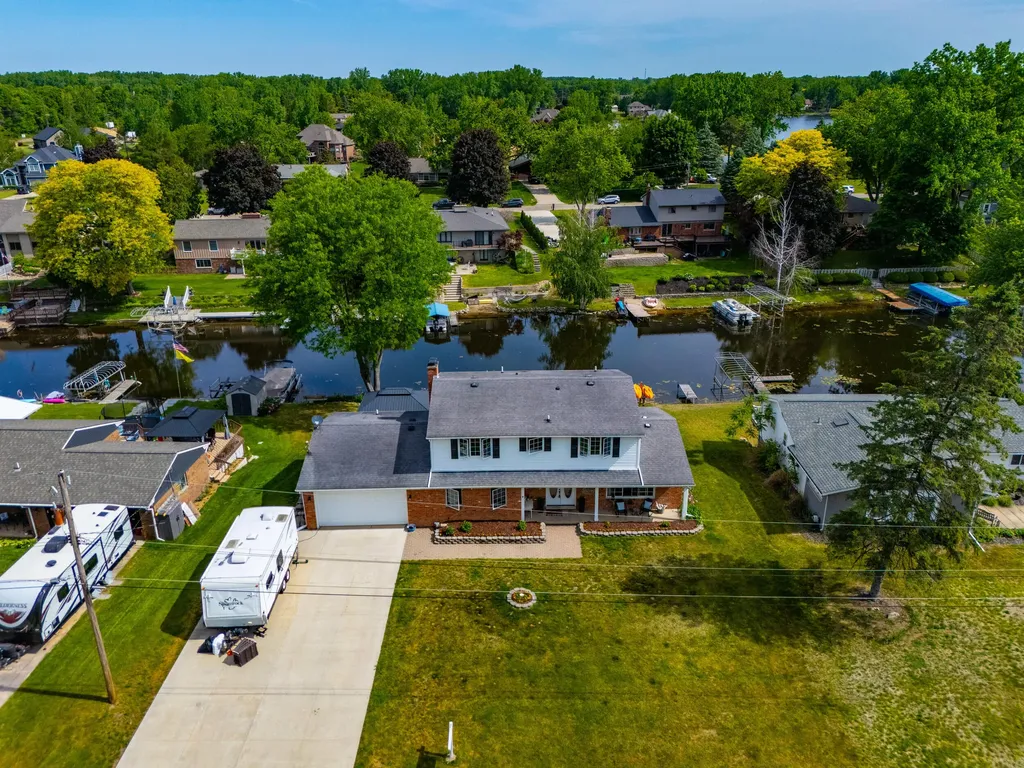 1888 Squaw Lagoon Drive Oxford Charter Township MI 48371