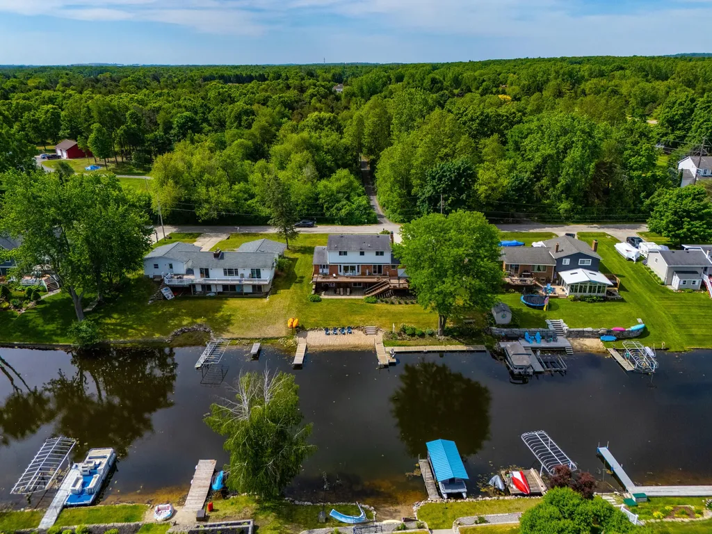1888 Squaw Lagoon Drive Oxford Charter Township MI 48371