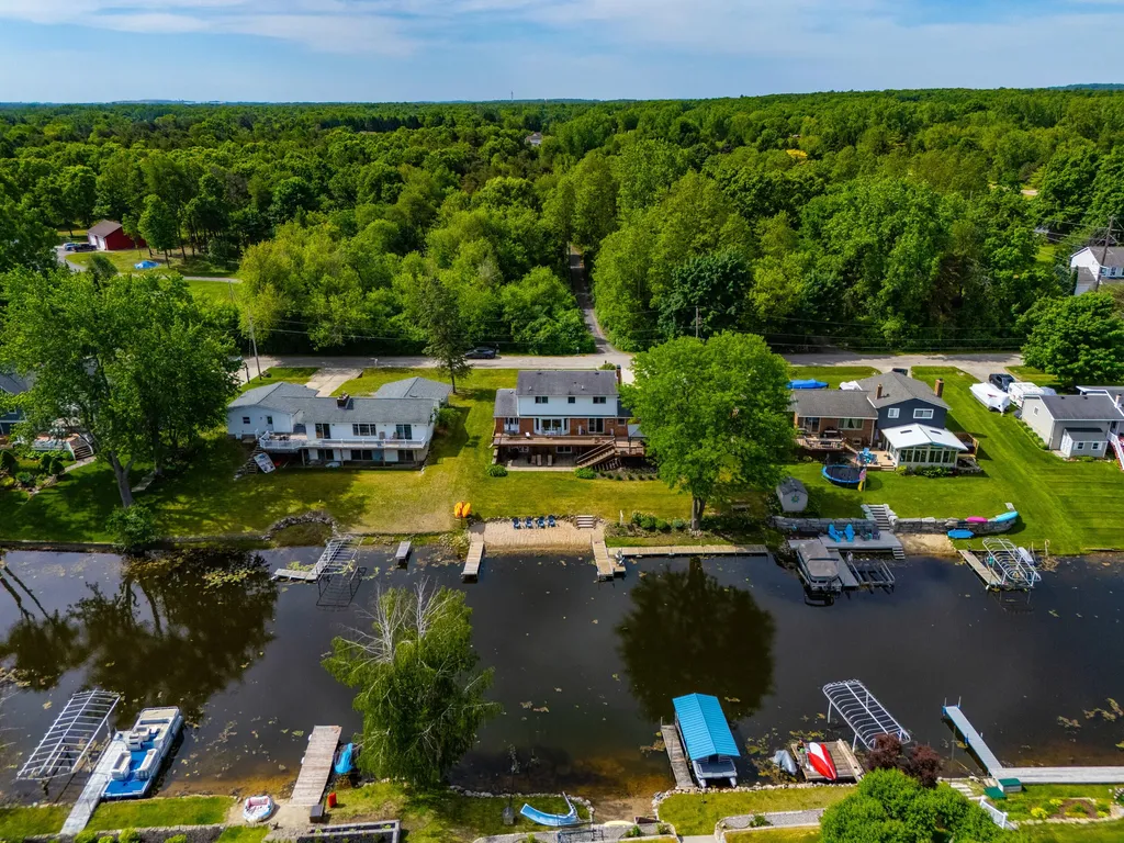 1888 Squaw Lagoon Drive Oxford Charter Township MI 48371