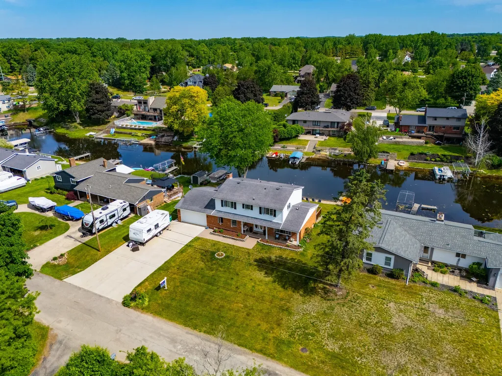 1888 Squaw Lagoon Drive Oxford Charter Township MI 48371