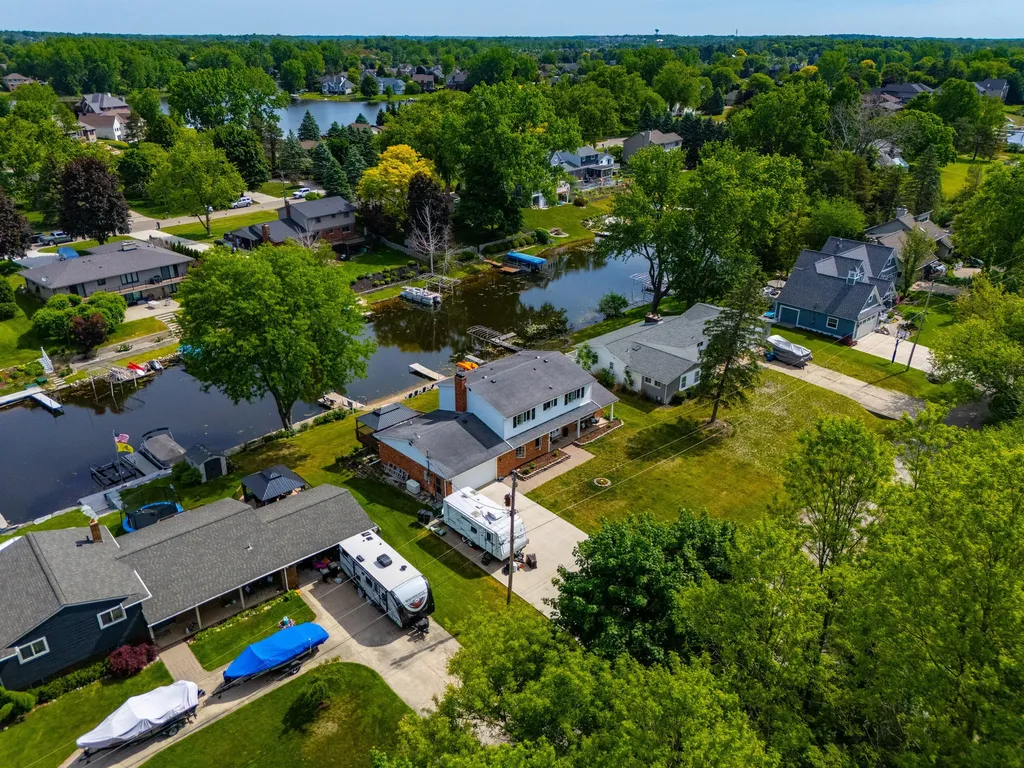 1888 Squaw Lagoon Drive Oxford Charter Township MI 48371
