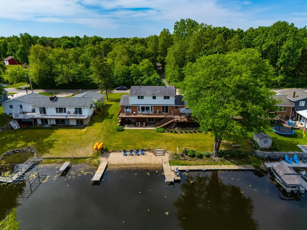 1888 Squaw Lagoon Drive Oxford Charter Township MI 48371