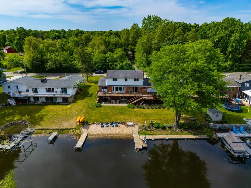 1888 Squaw Lagoon Drive Oxford Charter Township MI 48371