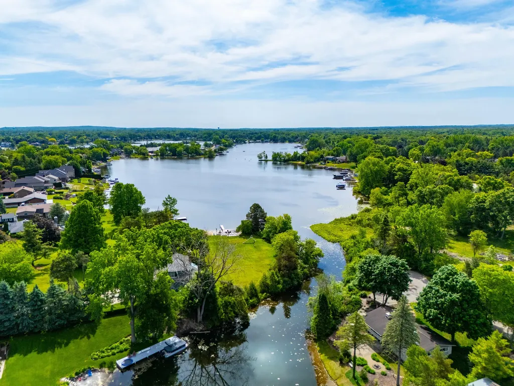 1888 Squaw Lagoon Drive Oxford Charter Township MI 48371