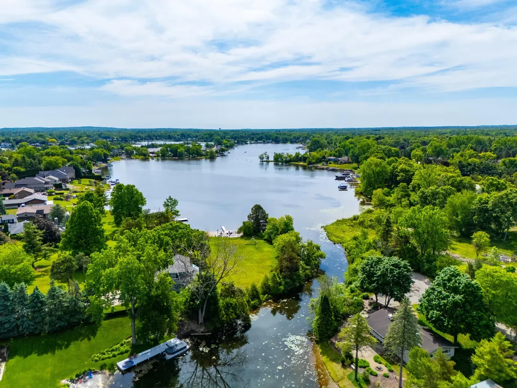 1888 Squaw Lagoon Drive Oxford Charter Township MI 48371