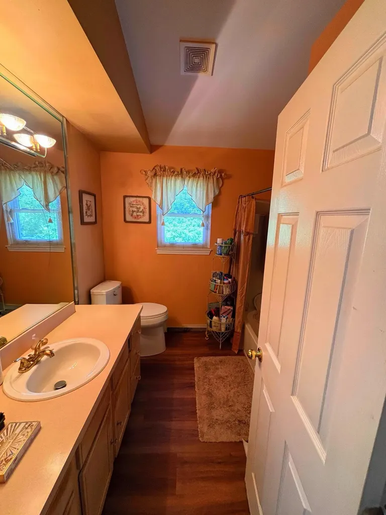 558 Thornhill Court Belleville City MI 48111