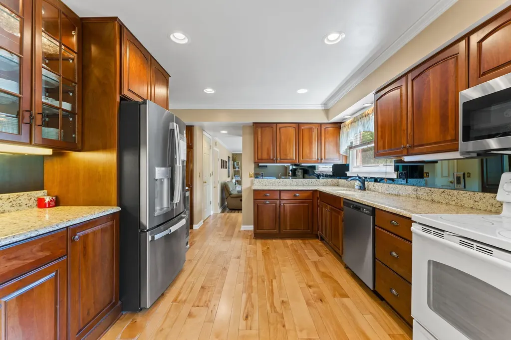 534 Forestbrooke Court Saline City MI 48176