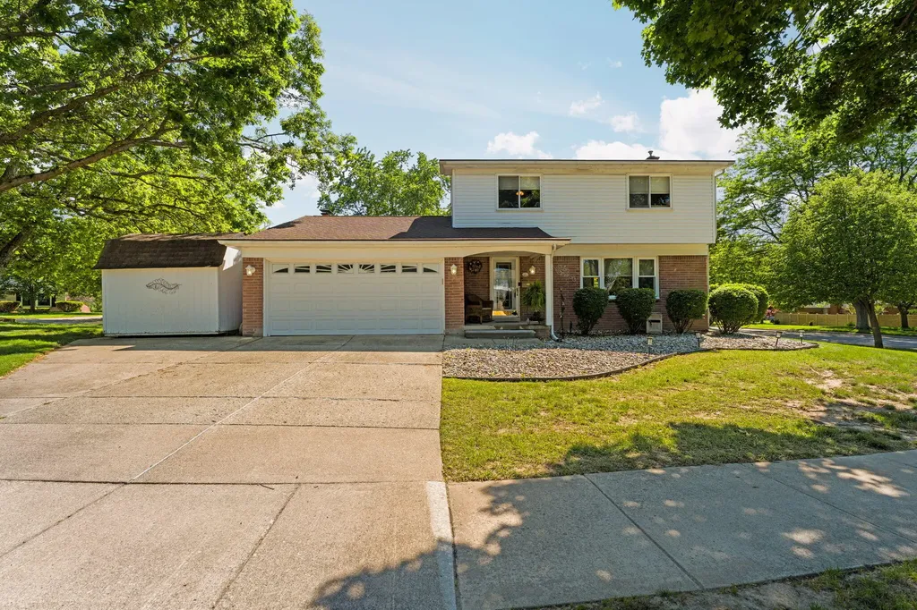 534 Forestbrooke Court Saline City MI 48176