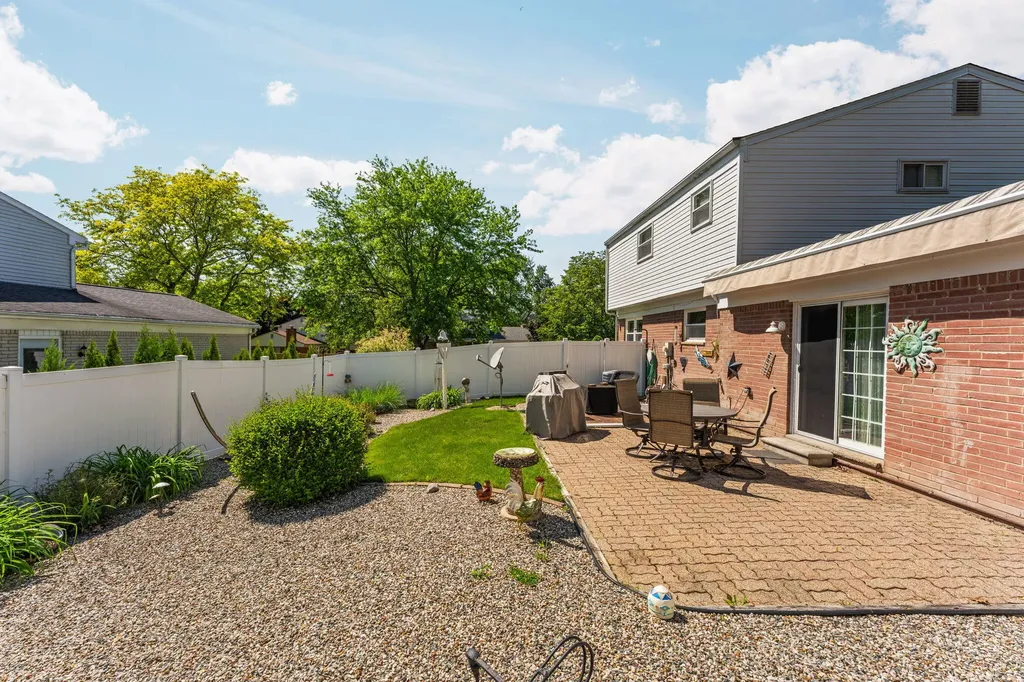 534 Forestbrooke Court Saline City MI 48176