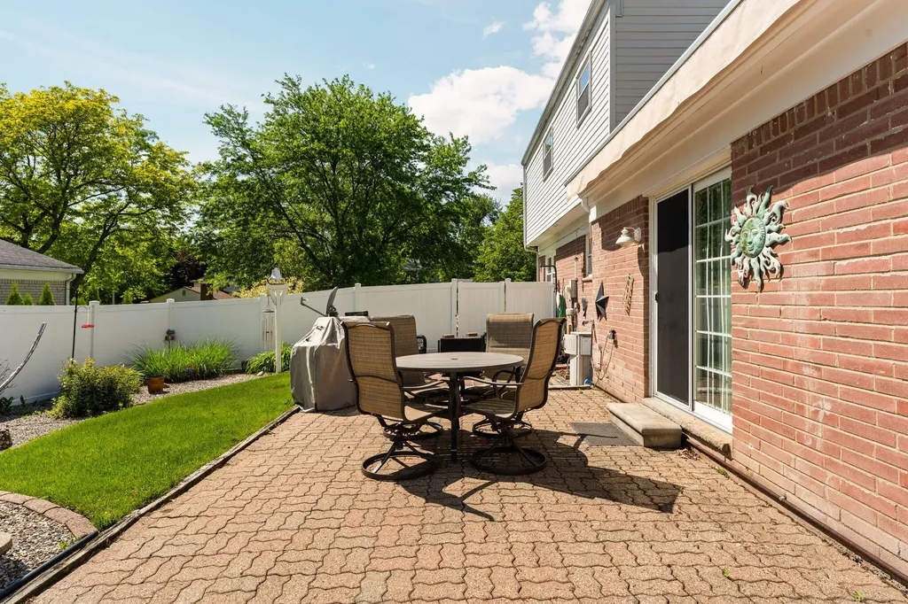 534 Forestbrooke Court Saline City MI 48176
