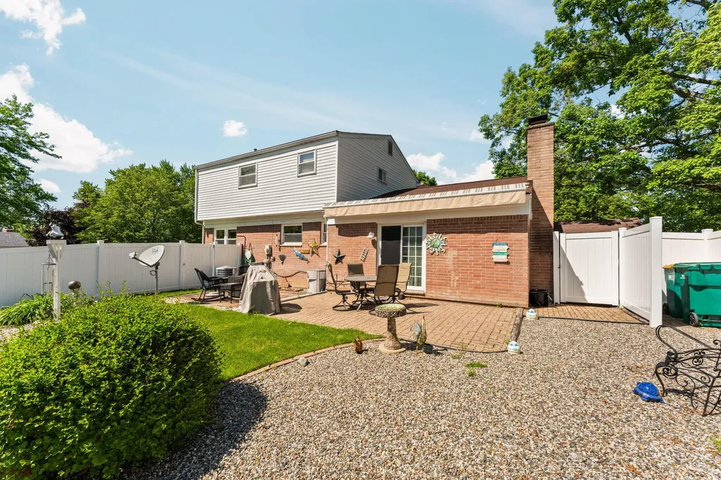 534 Forestbrooke Court Saline City MI 48176