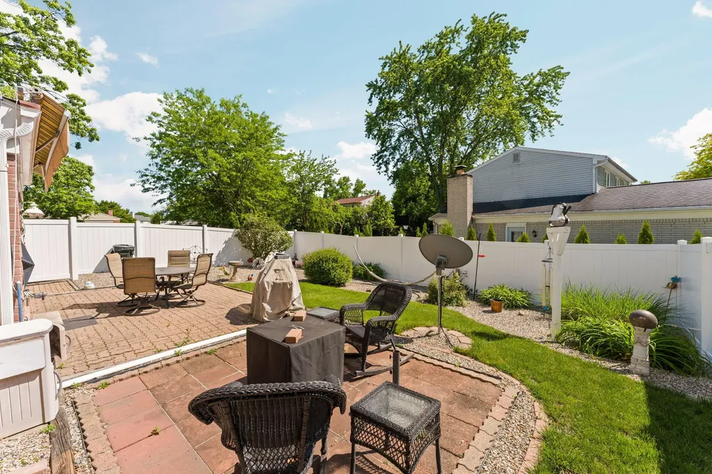 534 Forestbrooke Court Saline City MI 48176