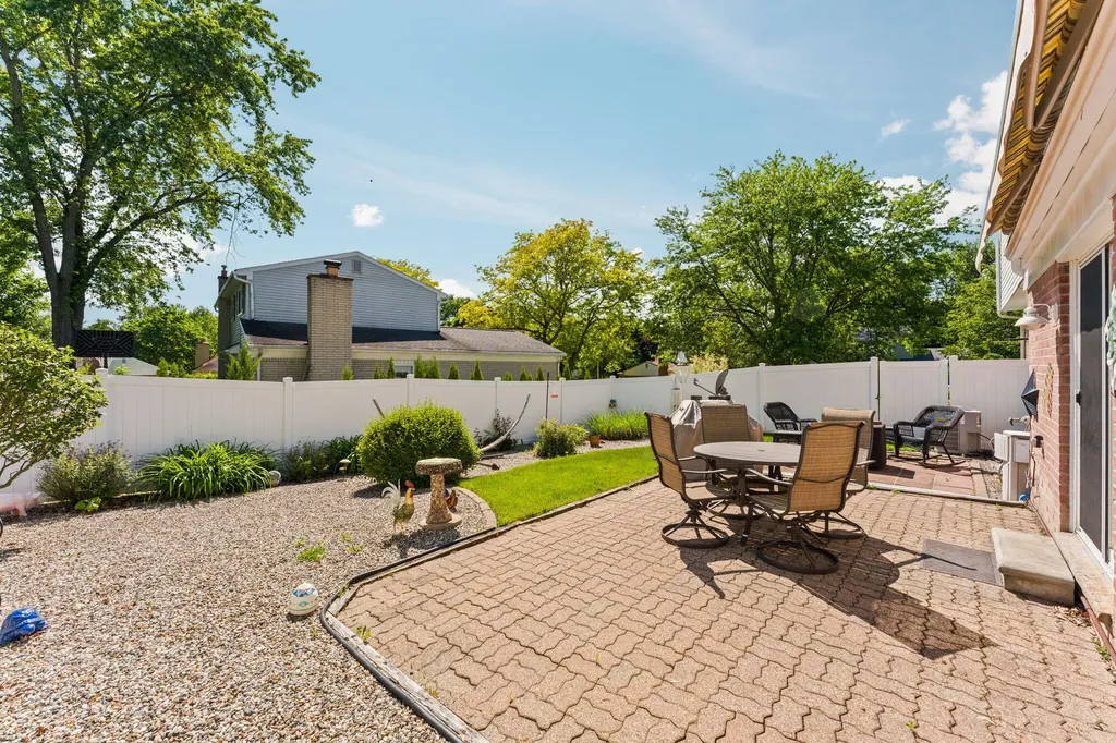 534 Forestbrooke Court Saline City MI 48176