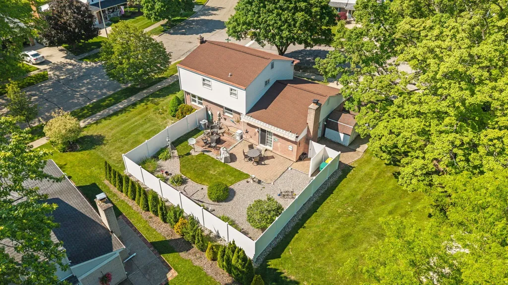 534 Forestbrooke Court Saline City MI 48176