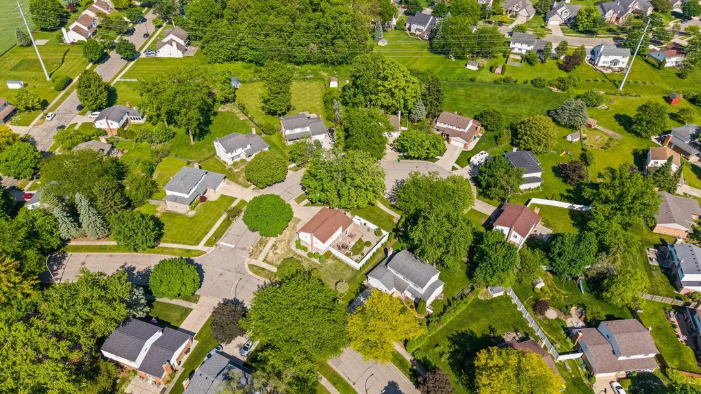 534 Forestbrooke Court Saline City MI 48176