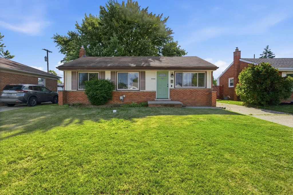 28604 Bohn Street Roseville City MI 48066
