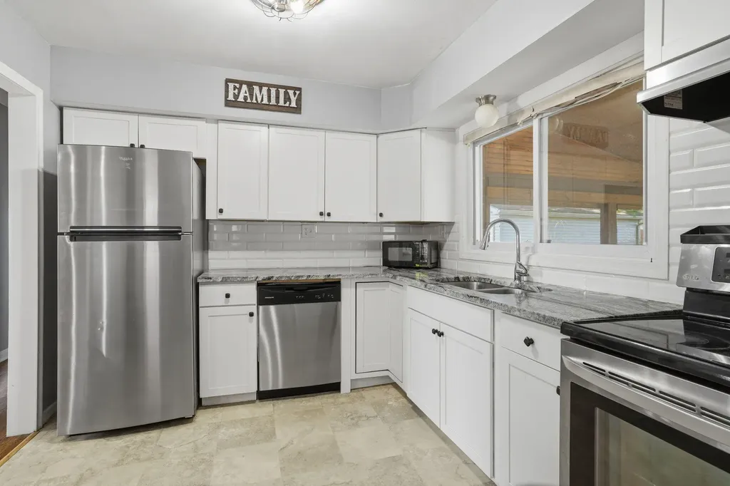 28604 Bohn Street Roseville City MI 48066