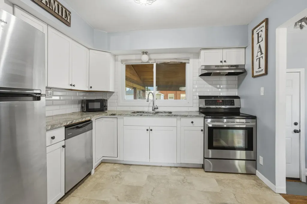 28604 Bohn Street Roseville City MI 48066