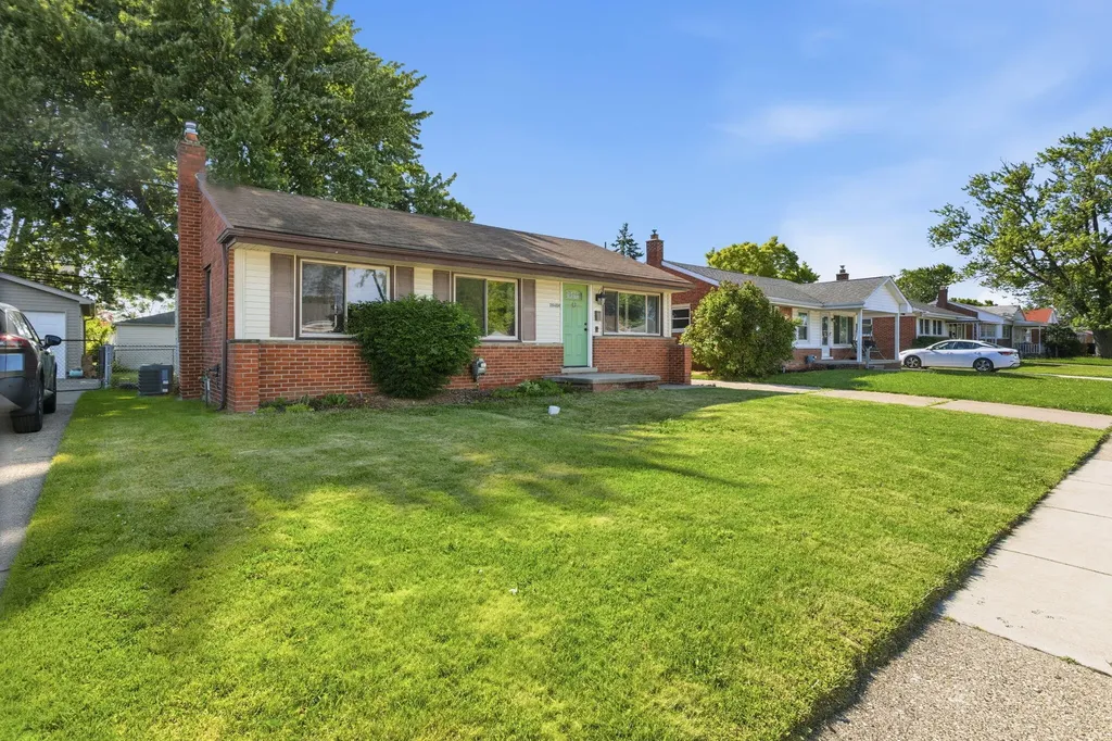 28604 Bohn Street Roseville City MI 48066