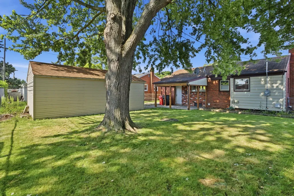 28604 Bohn Street Roseville City MI 48066