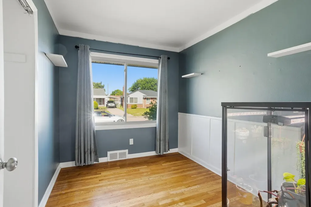 28604 Bohn Street Roseville City MI 48066