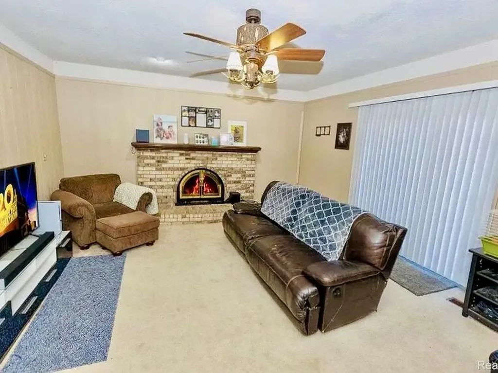 30988 Moroso Drive Warren City MI 48088
