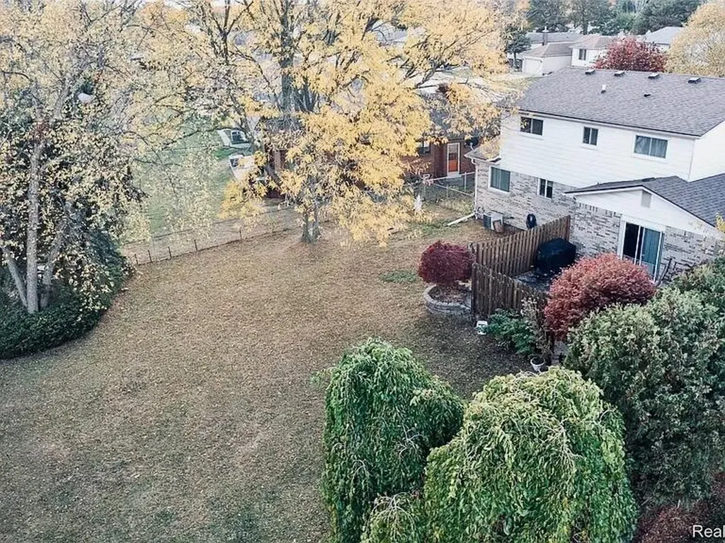30988 Moroso Drive Warren City MI 48088