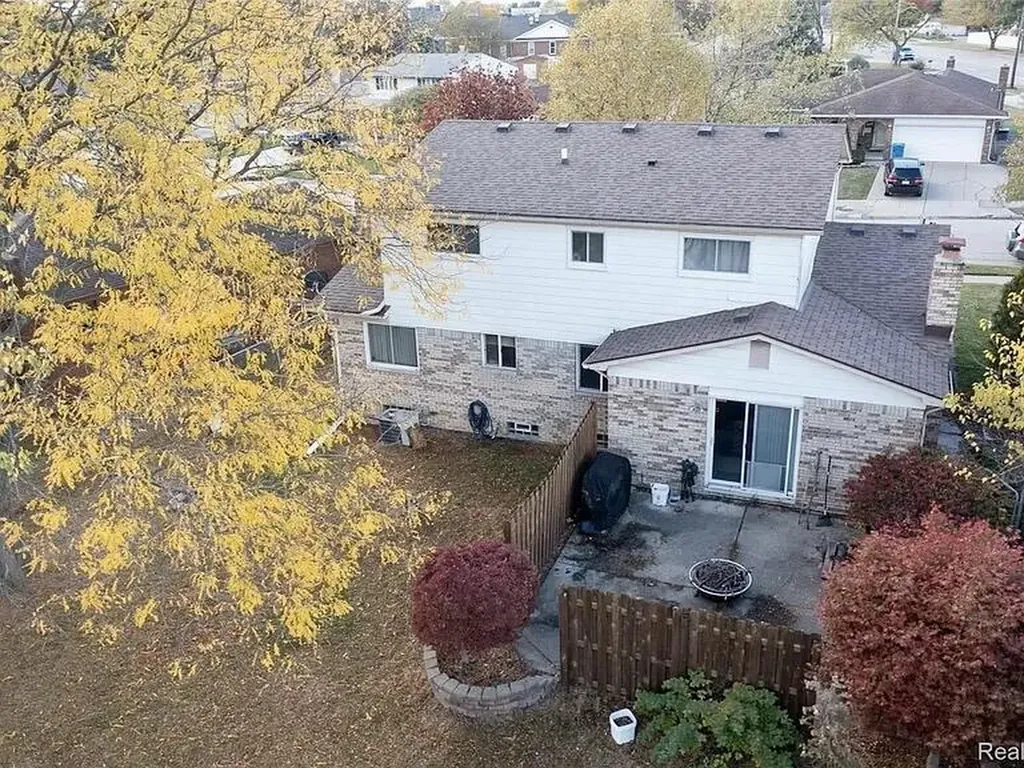 30988 Moroso Drive Warren City MI 48088