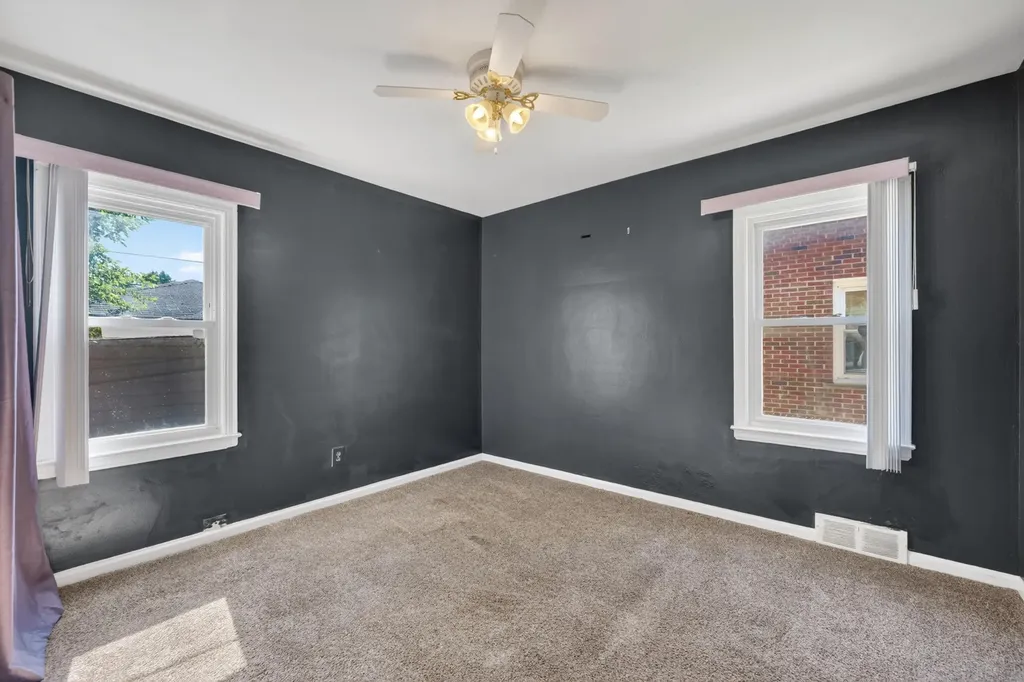 21500 Redmond Avenue Eastpointe City MI 48021