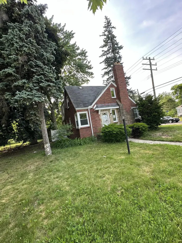 20045 Ward Avenue Detroit City MI 48235
