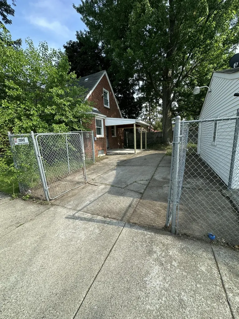20045 Ward Avenue Detroit City MI 48235