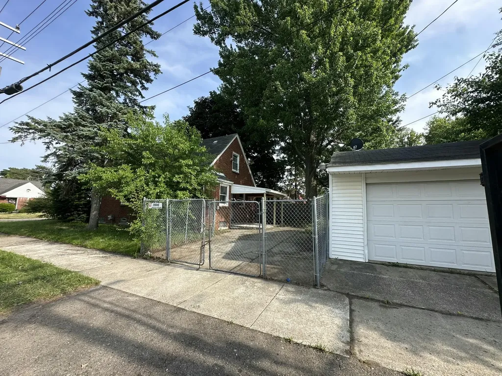 20045 Ward Avenue Detroit City MI 48235