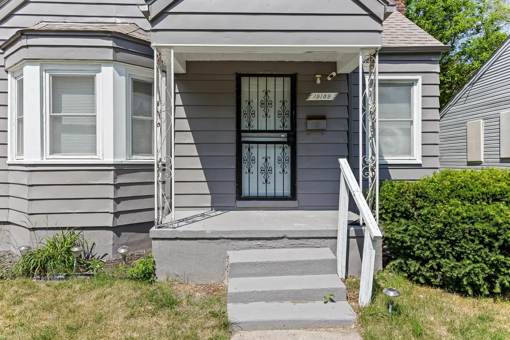 19189 Dresden Street Detroit City MI 48205