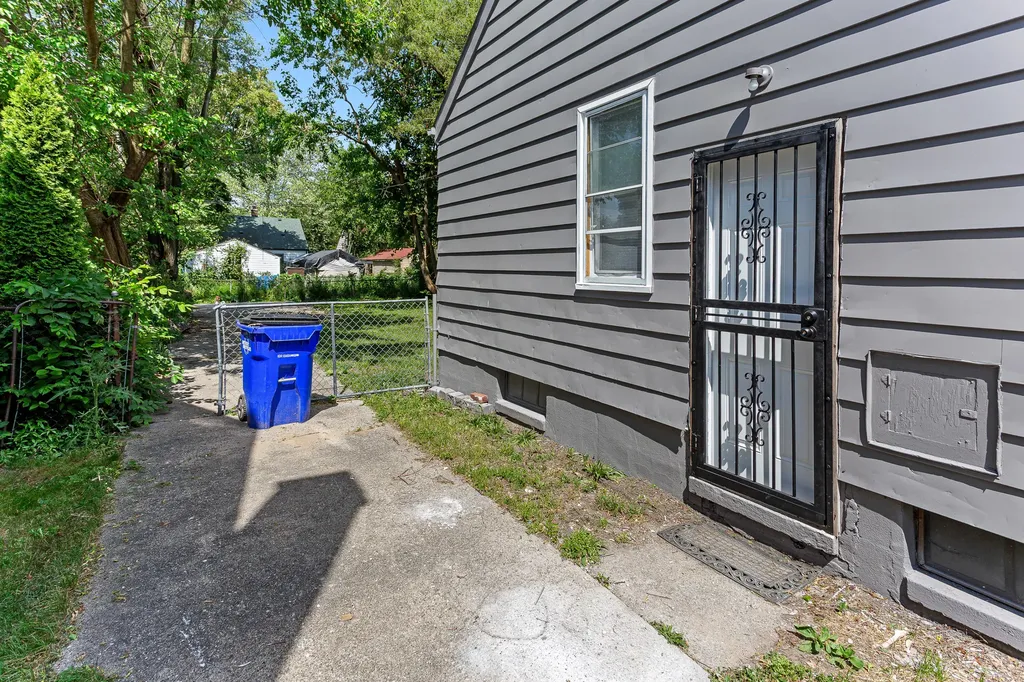 19189 Dresden Street Detroit City MI 48205